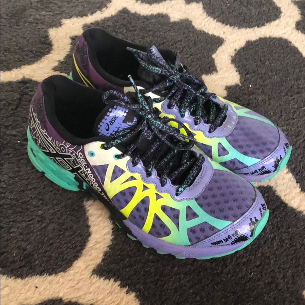 ASICS Gel-Noosa Tri 9- Size 8.5